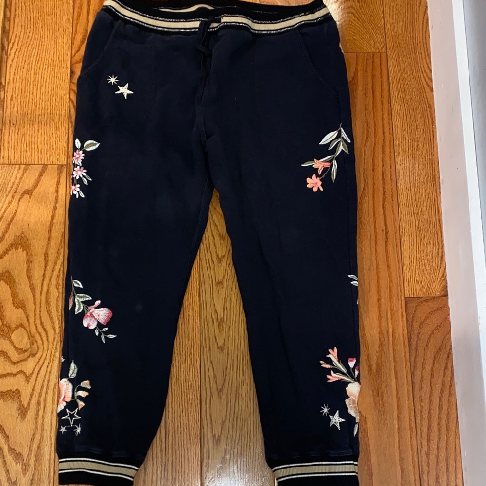 JW Los Angelos Black  Floral Embroidered Jogger Sweatpants